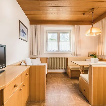 Zirm Apartament *